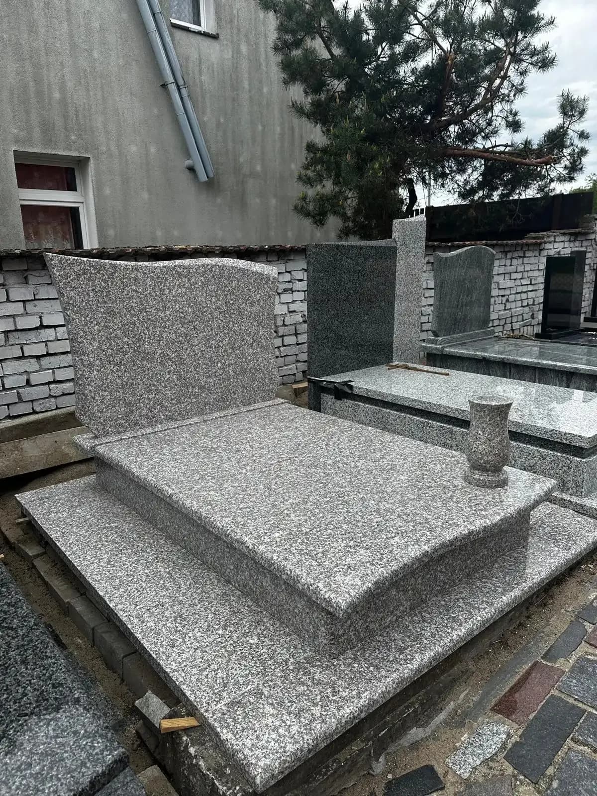 Nagrobek Granitowy Podwójny Brąz Królewski