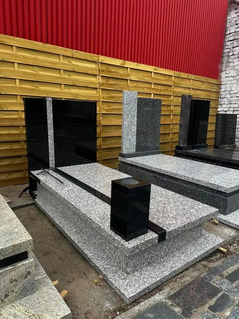 Nagrobek granitowy